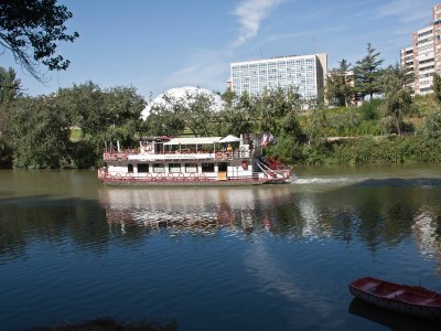a small boat in a body of water