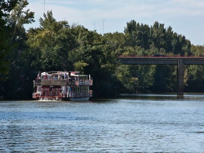 a small boat in a body of water